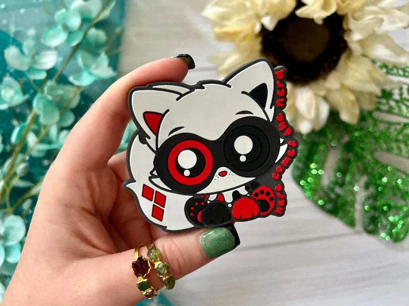 Harlekitten v1 (Red/Black) - PVC Magnet